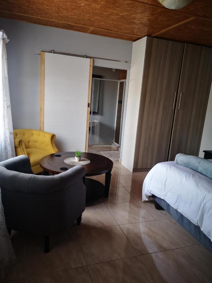 Tuvawa Luxury Suites ウォルビスベイ エクステリア 写真